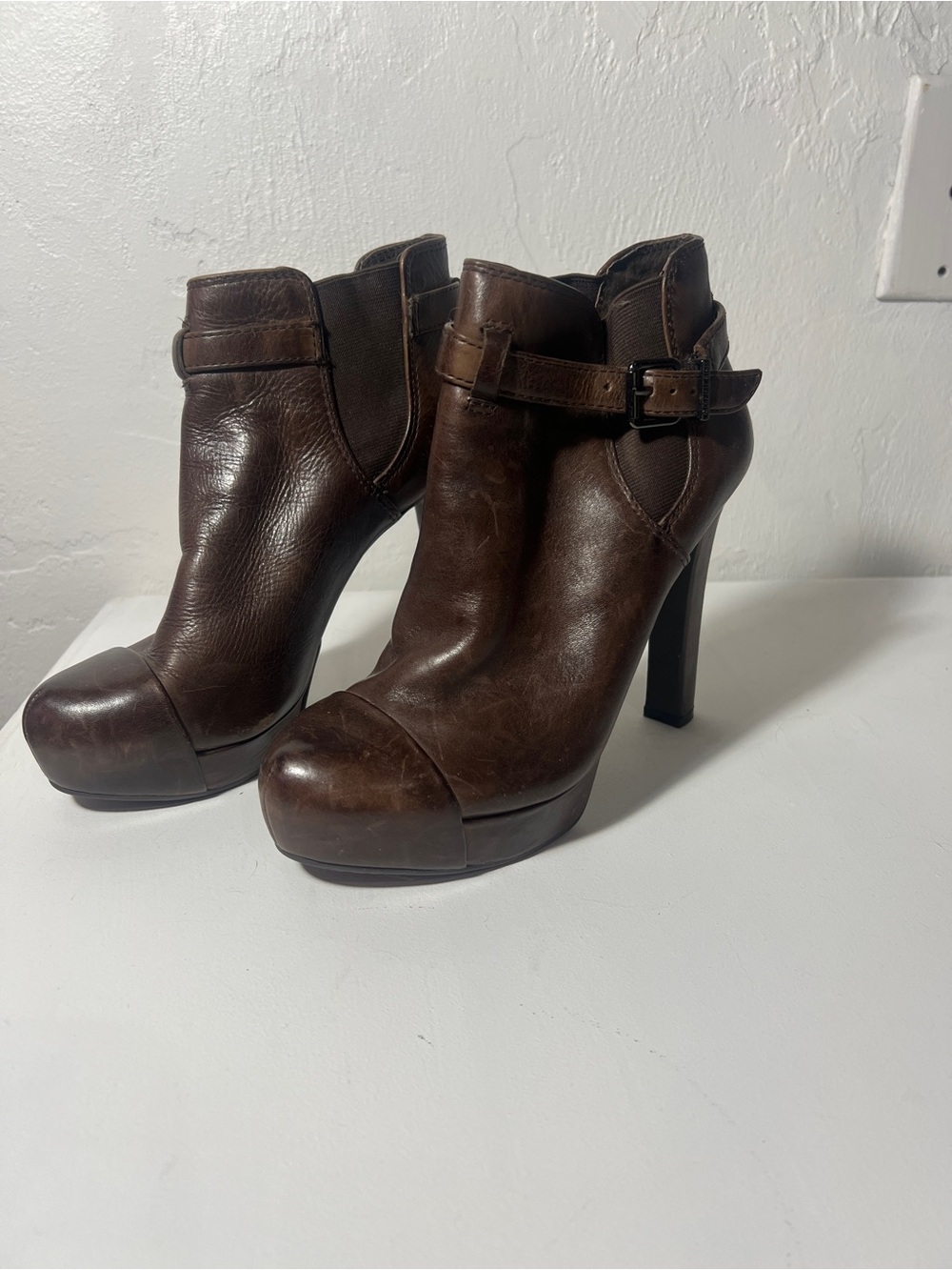 Gianni Bini brown platform heeled booties